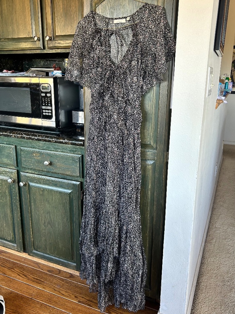 Doên Antoinette Maxi Dress 100% silk black paisley print